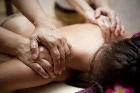 Le Massage à 4 mains, moment unique dans votre espace SADHANA à Volx!